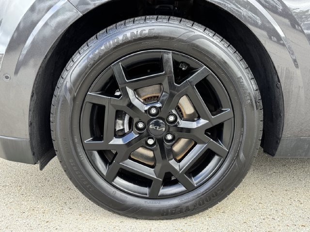 Used 2025 Kia Carnival SX w/ SX Dark Edition Package FWD image 10