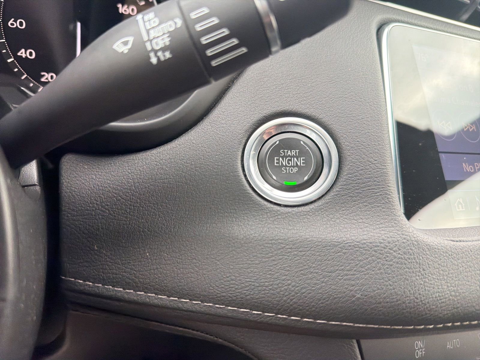 Used 2019 Cadillac XT4 Premium Luxury w/ Enhanced Visibility Package AWD/4WD image 17