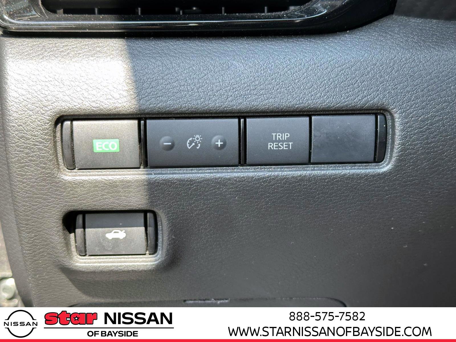 Certified 2022 Nissan Sentra SR w/ Trunk Package image 19