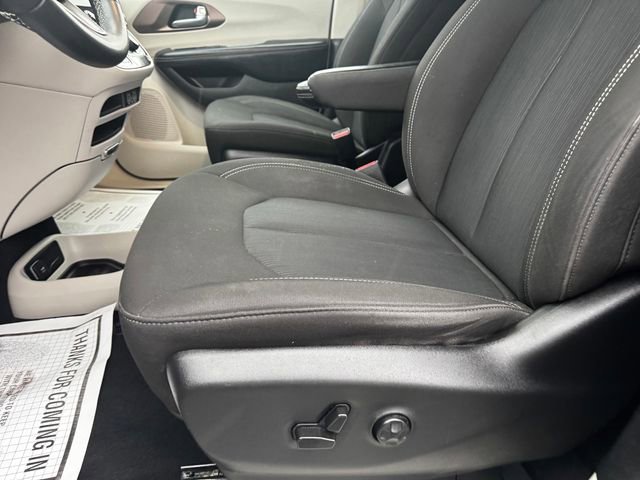 Certified 2022 Chrysler Voyager LX FWD image 23
