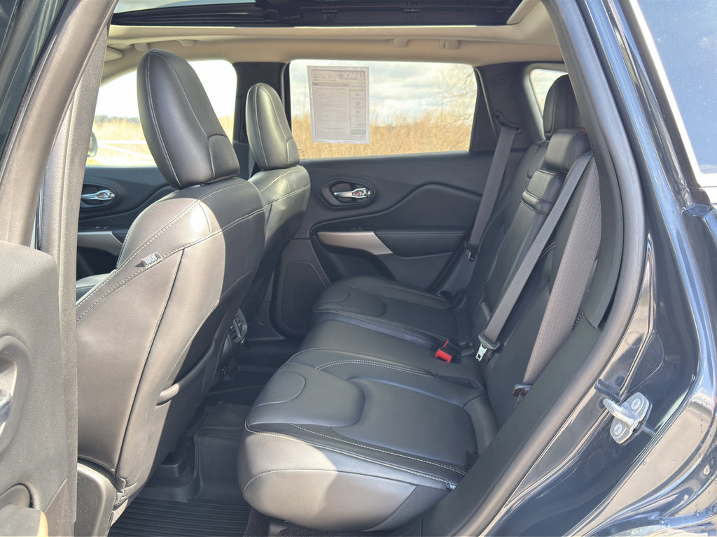 Used 2018 Jeep Cherokee Limited image 37
