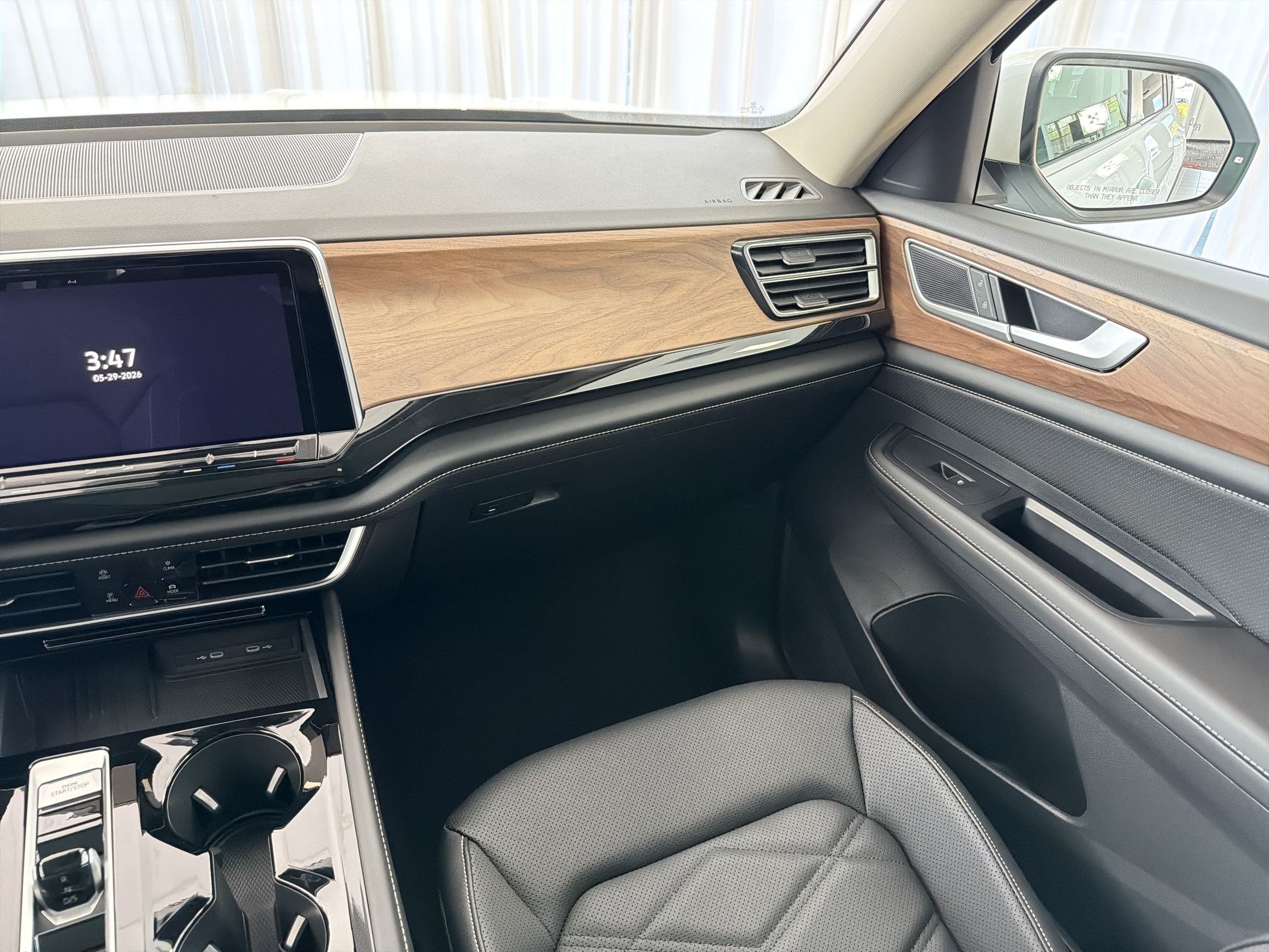 New 2026 Volkswagen Atlas SE FWD image 28