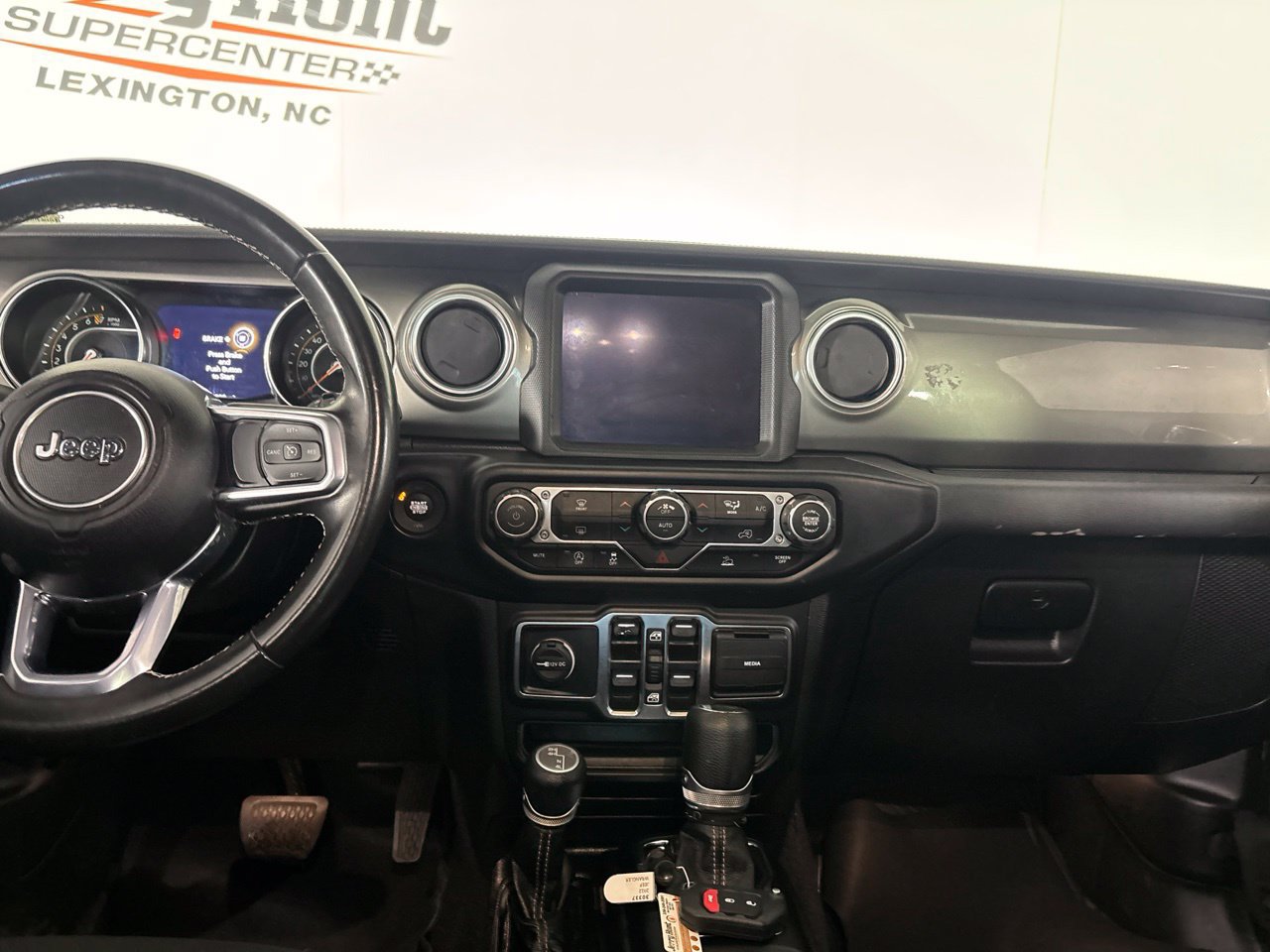 Used 2022 Jeep Wrangler Unlimited Sahara AWD/4WD image 20