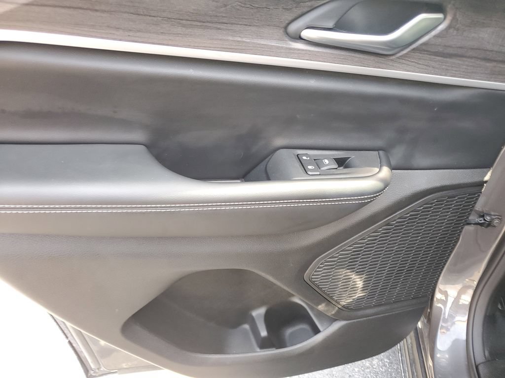 Used 2023 Jeep Grand Cherokee Limited AWD/4WD image 16