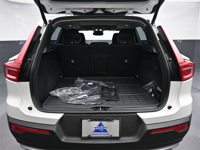 Used 2024 Volvo XC40 B5 Plus w/ Protection Package Premier image 29