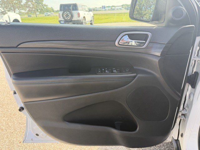 Used 2019 Jeep Grand Cherokee Laredo AWD/4WD image 11