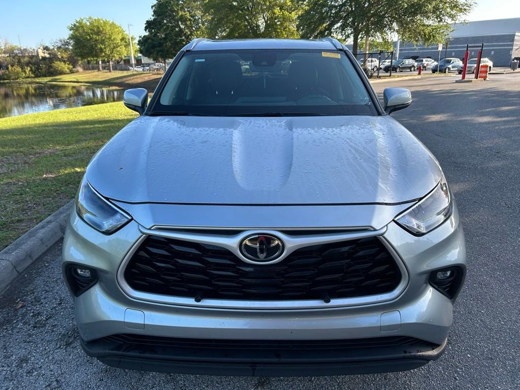 Used 2024 Toyota Highlander XLE image 8