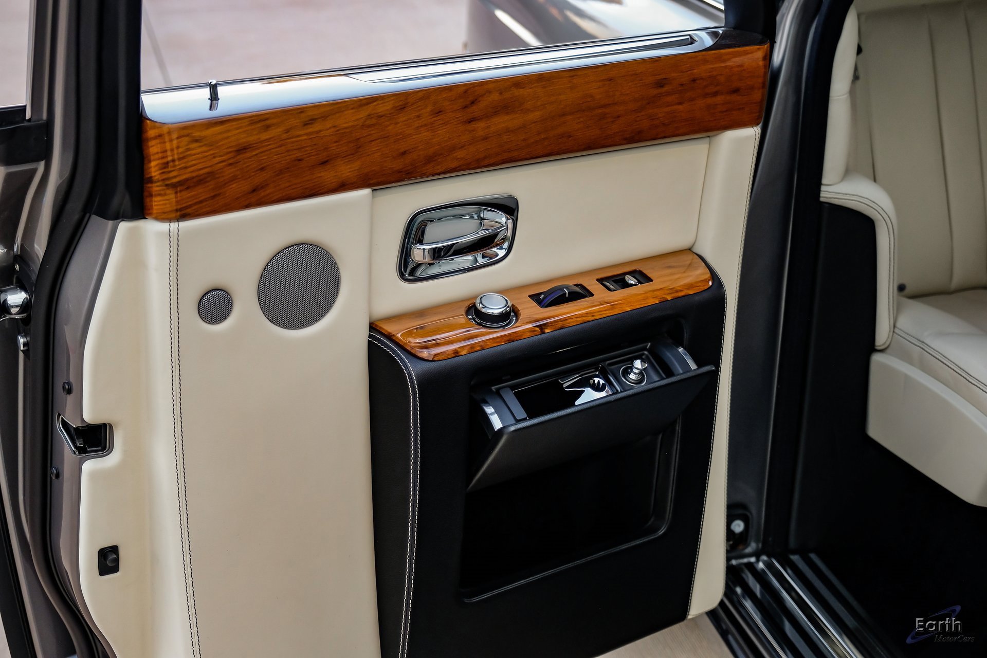 Used 2014 Rolls-Royce Phantom Sedan image 84