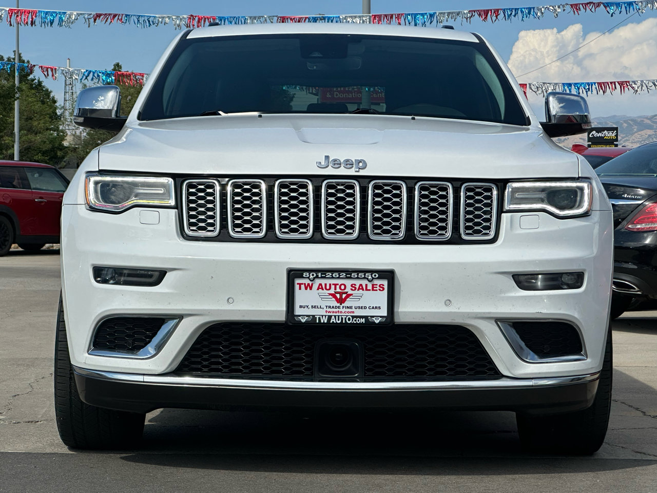 Used 2018 Jeep Grand Cherokee Summit image 2