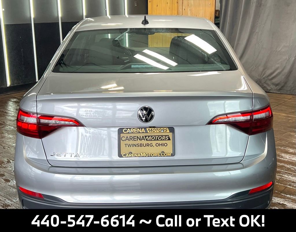Used 2023 Volkswagen Jetta Sport image 4
