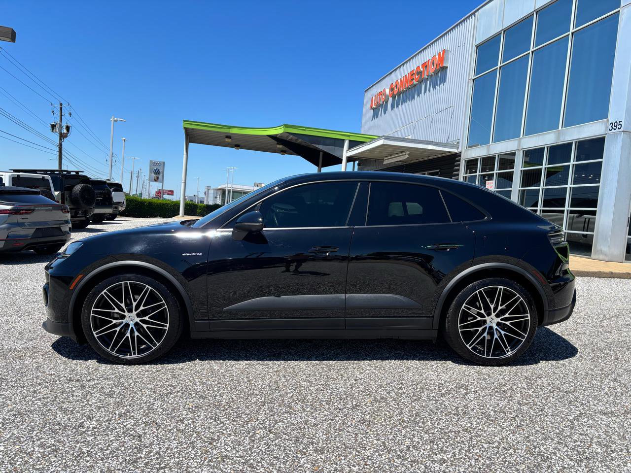 Used 2025 Porsche Macan Electric RWD image 3