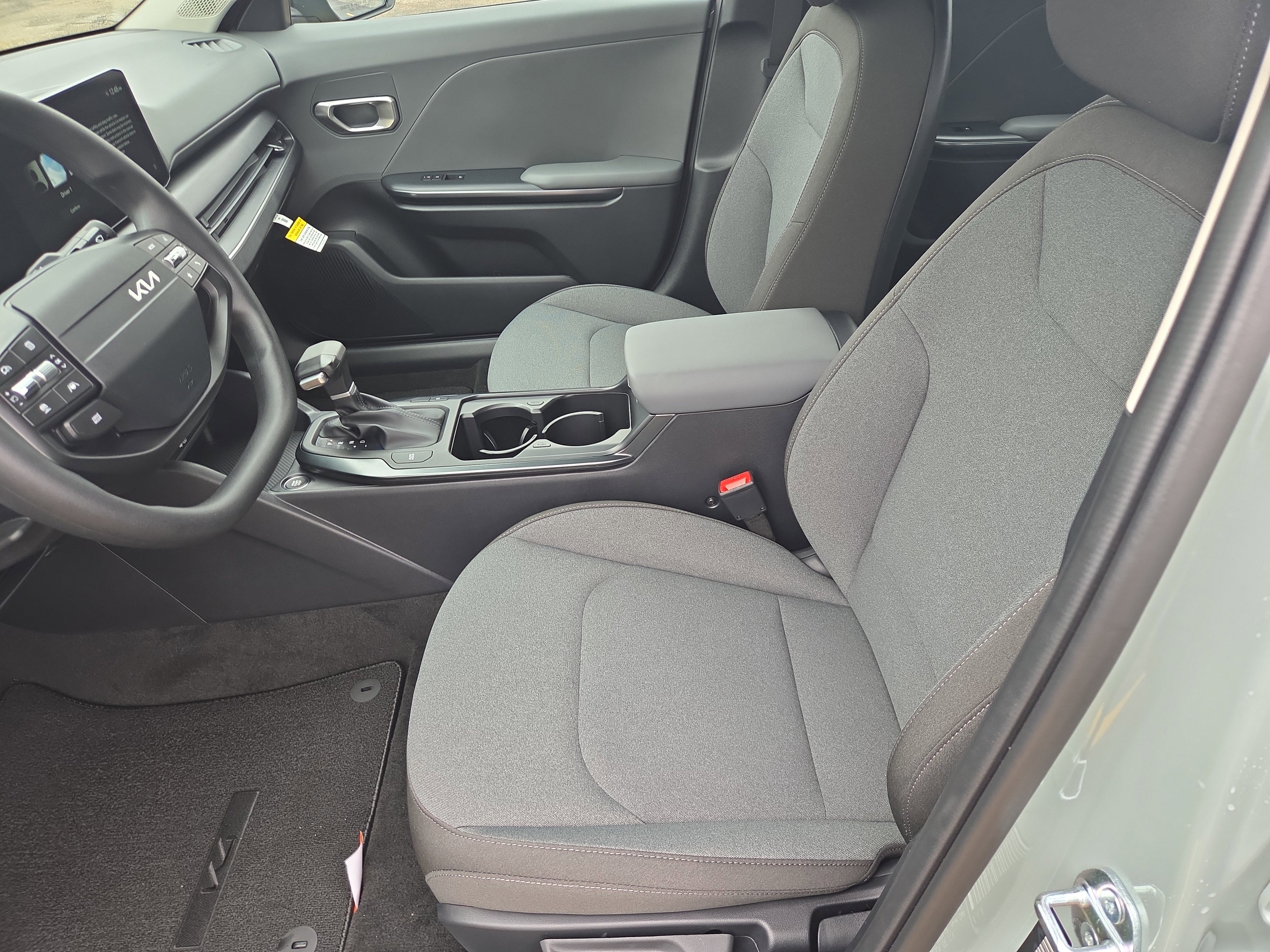 New 2025 Kia K4 LXS image 4