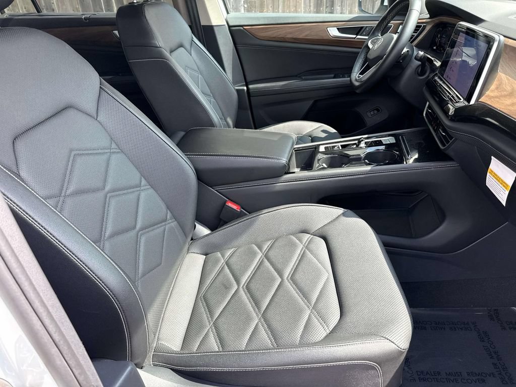 Used 2025 Volkswagen Atlas SE FWD image 11