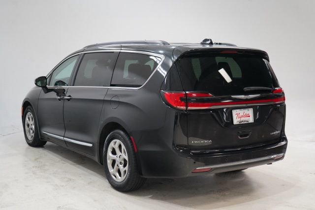 Used 2023 Chrysler Pacifica Limited image 6