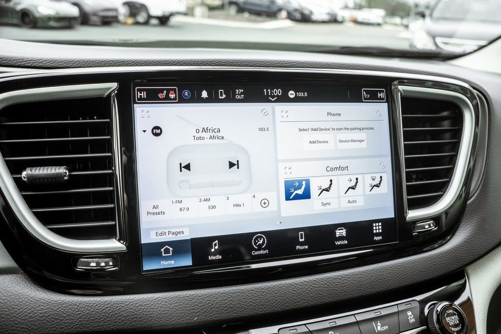 Used 2023 Chrysler Pacifica Touring-L FWD image 9