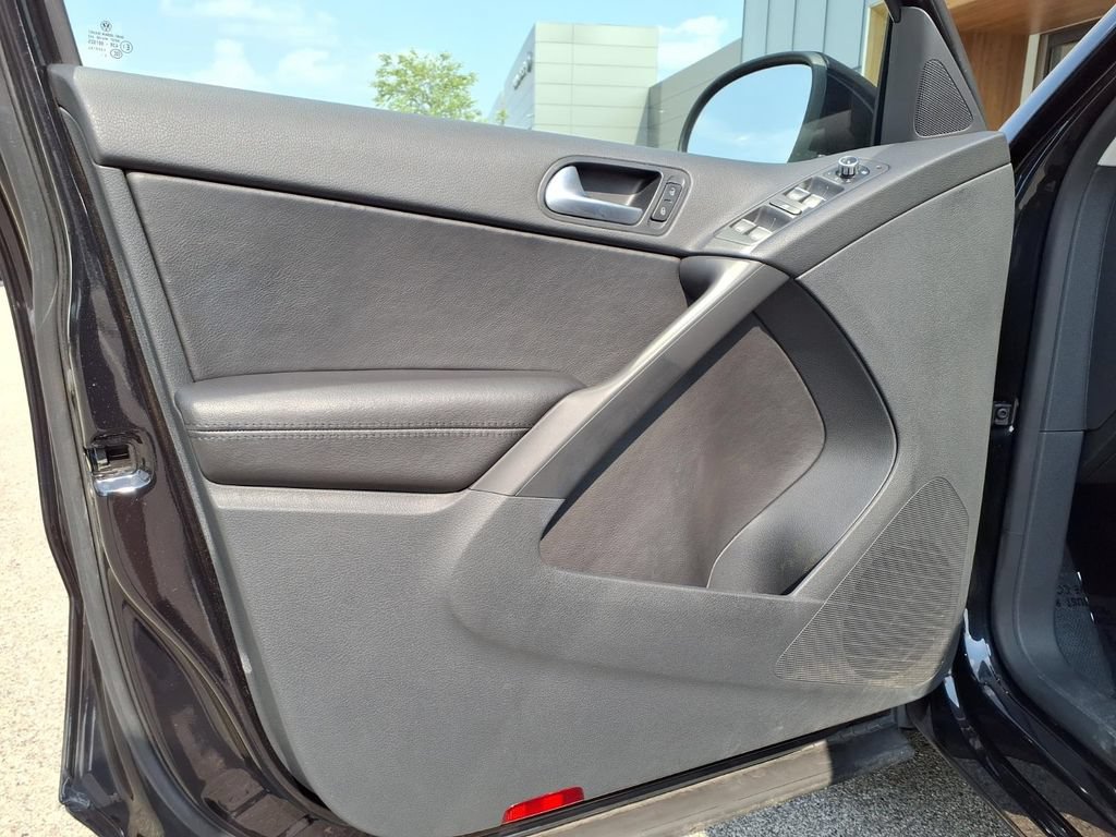 Used 2013 Volkswagen Tiguan S FWD image 9