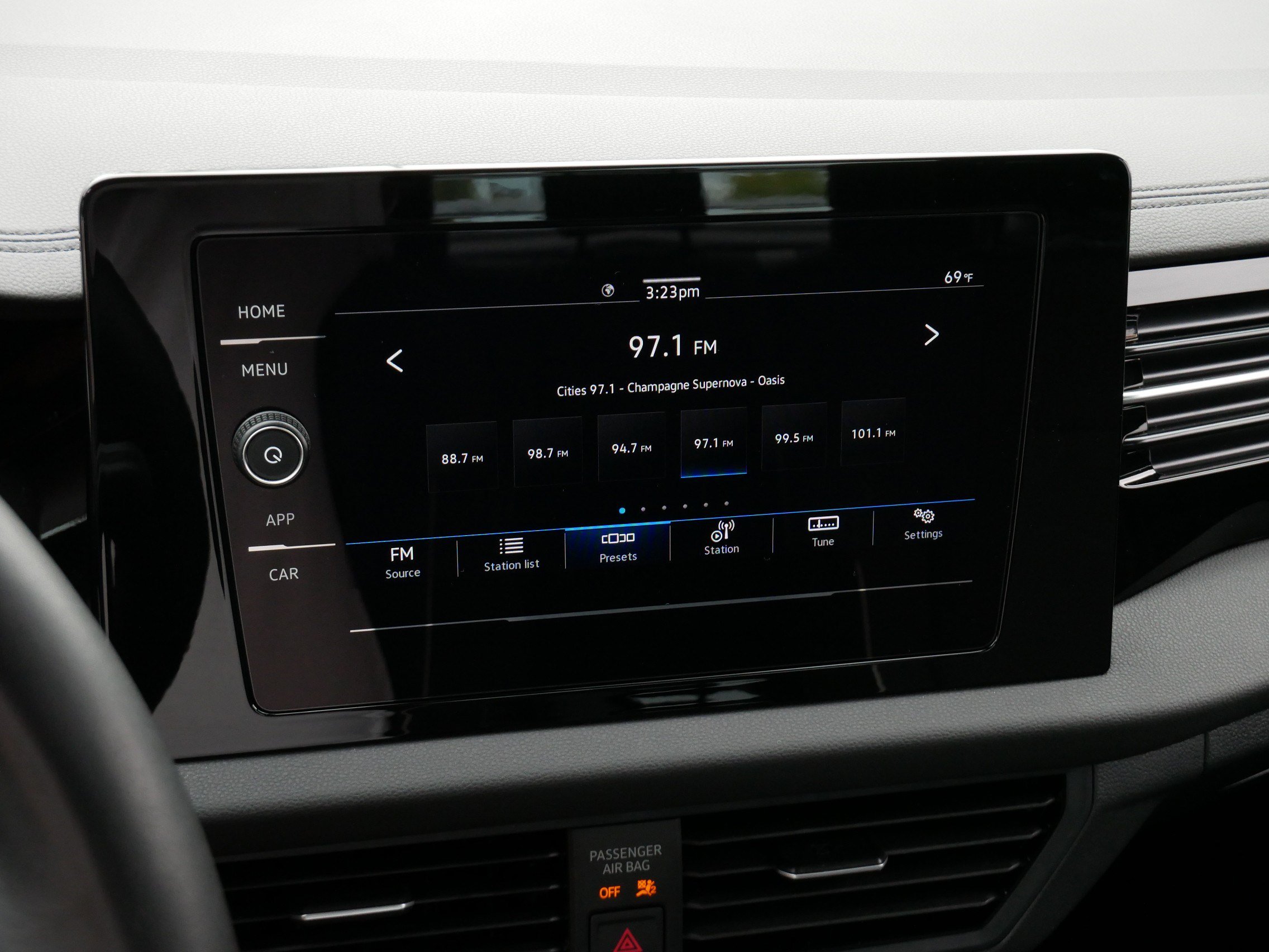 Certified 2025 Volkswagen Jetta Sport FWD image 22