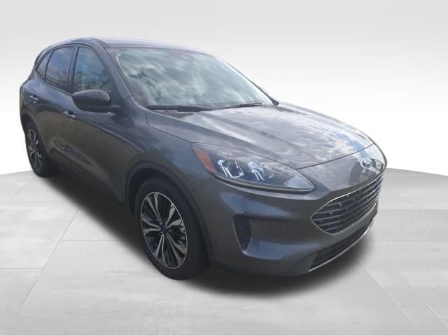 Used 2022 Ford Escape SE w/ SE Sport Appearance Package image 1