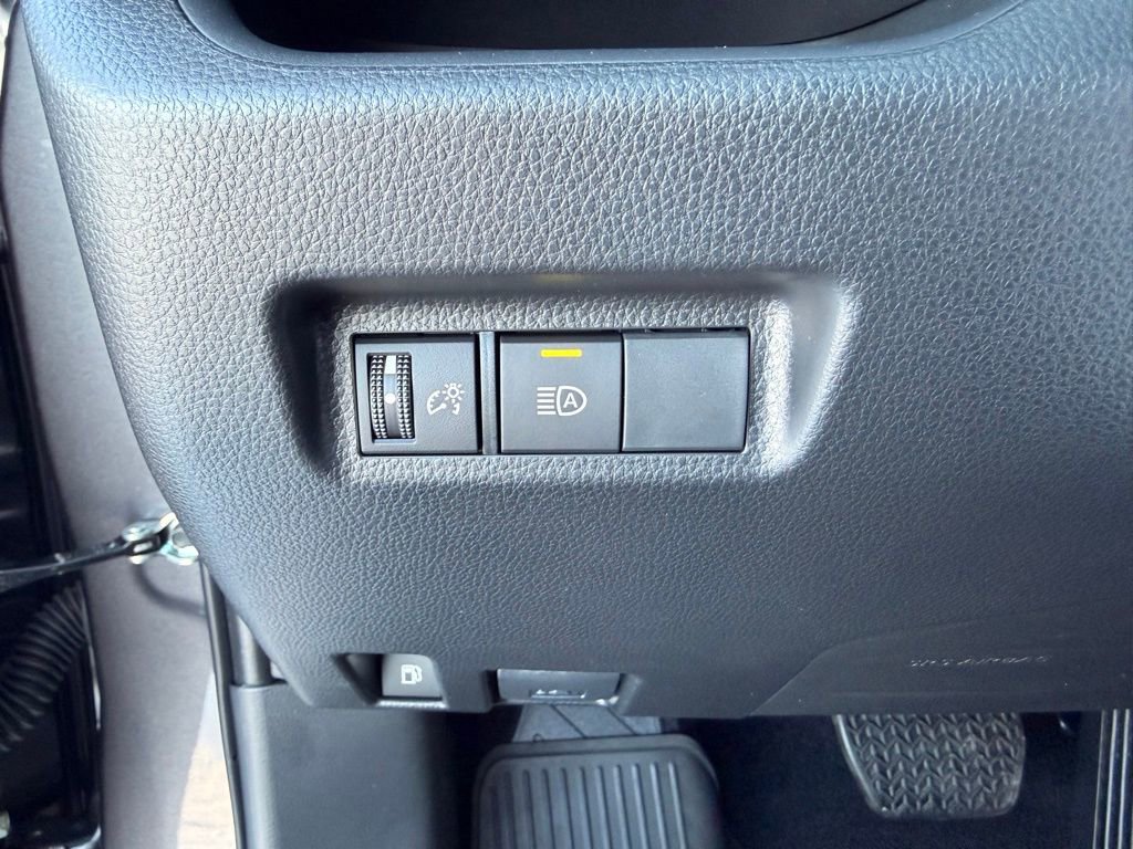 Used 2025 Toyota RAV4 XLE image 20