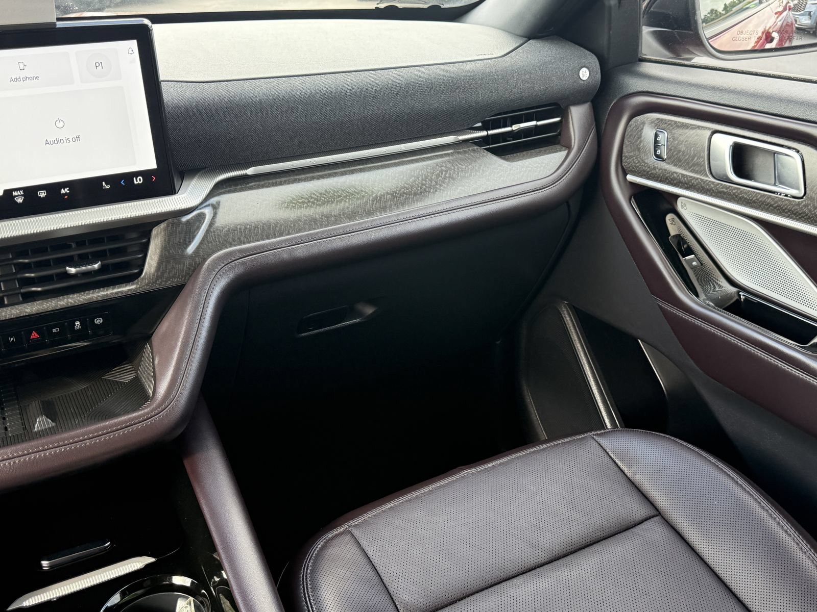 Certified 2025 Ford Explorer Platinum RWD image 16