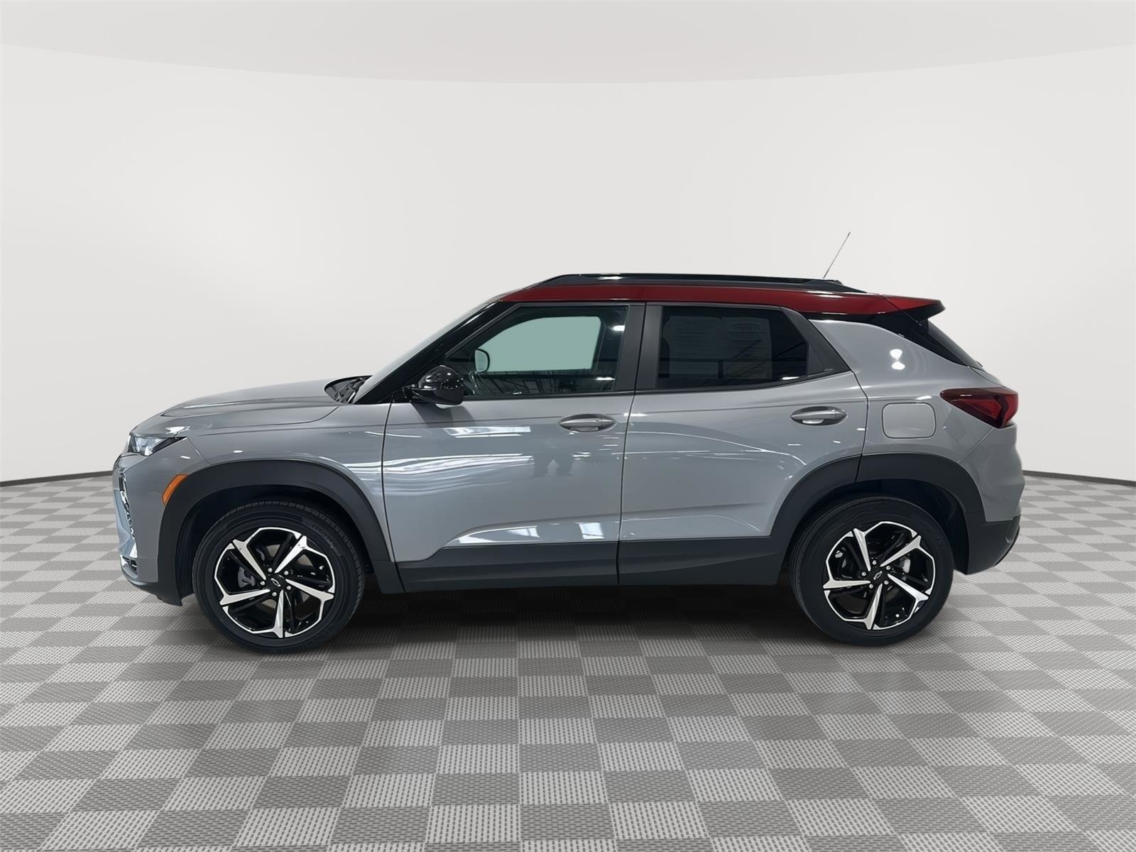 Used 2023 Chevrolet TrailBlazer RS w/ Sun and Liftgate Package image 2