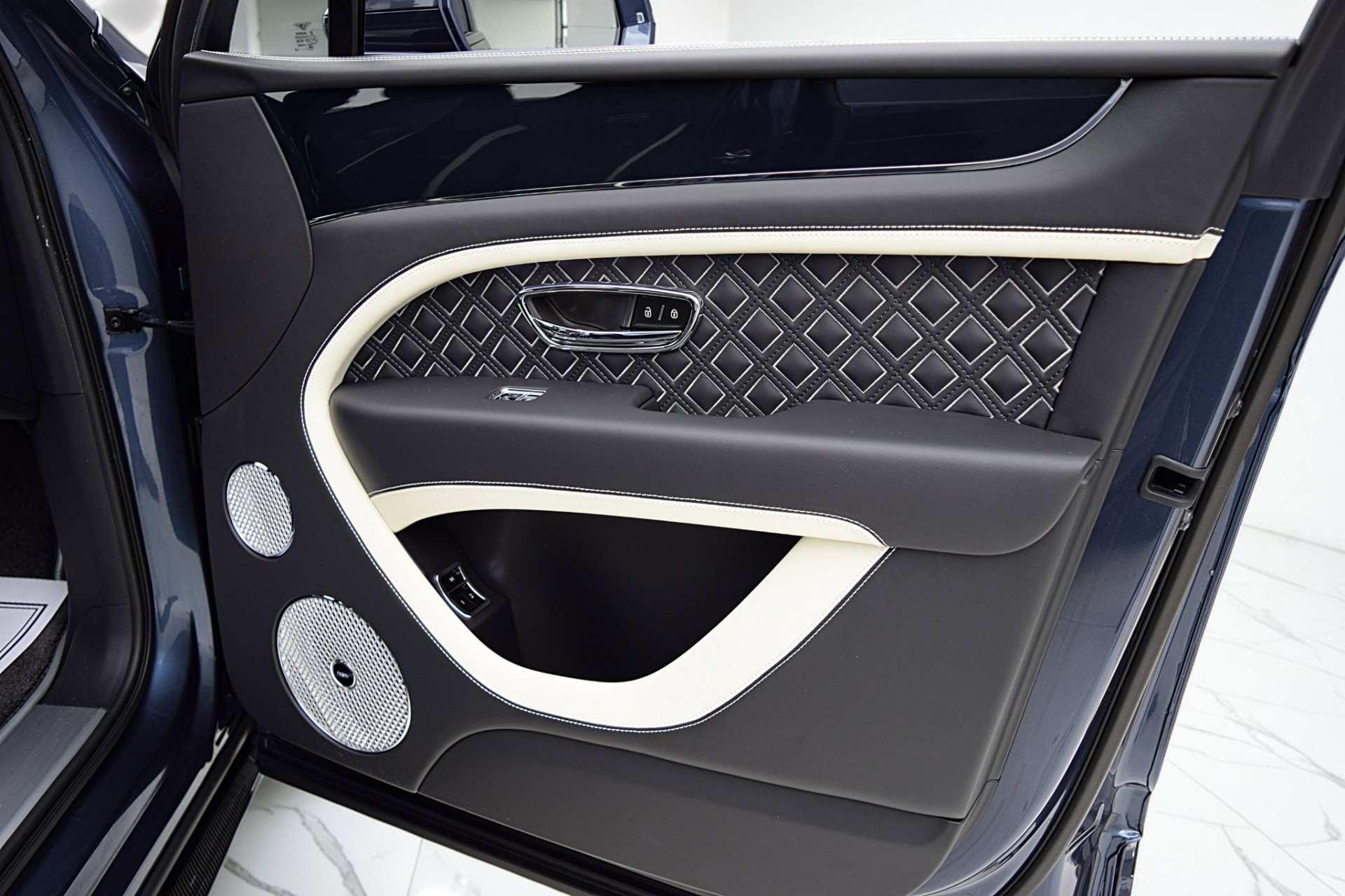 Used 2023 Bentley Bentayga Speed image 40