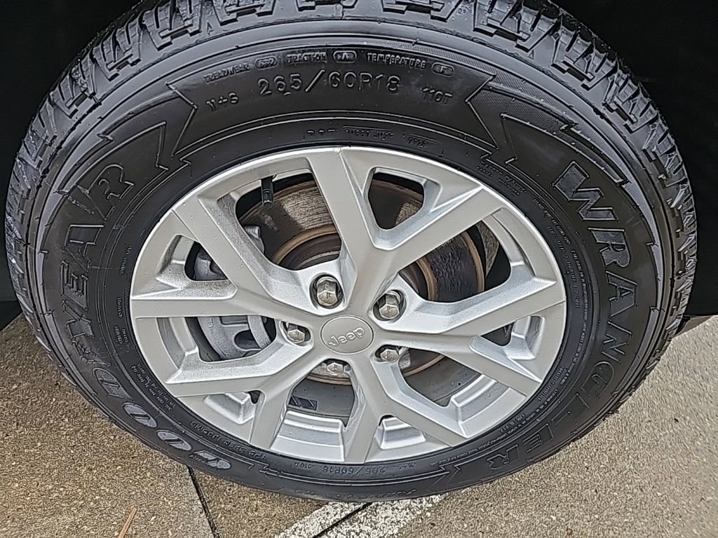 Certified 2023 Jeep Grand Cherokee L Limited image 5