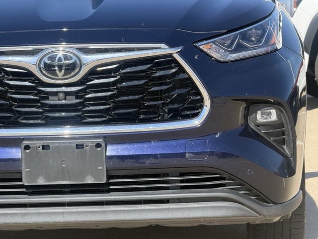 Used 2021 Toyota Highlander Limited AWD/4WD image 9
