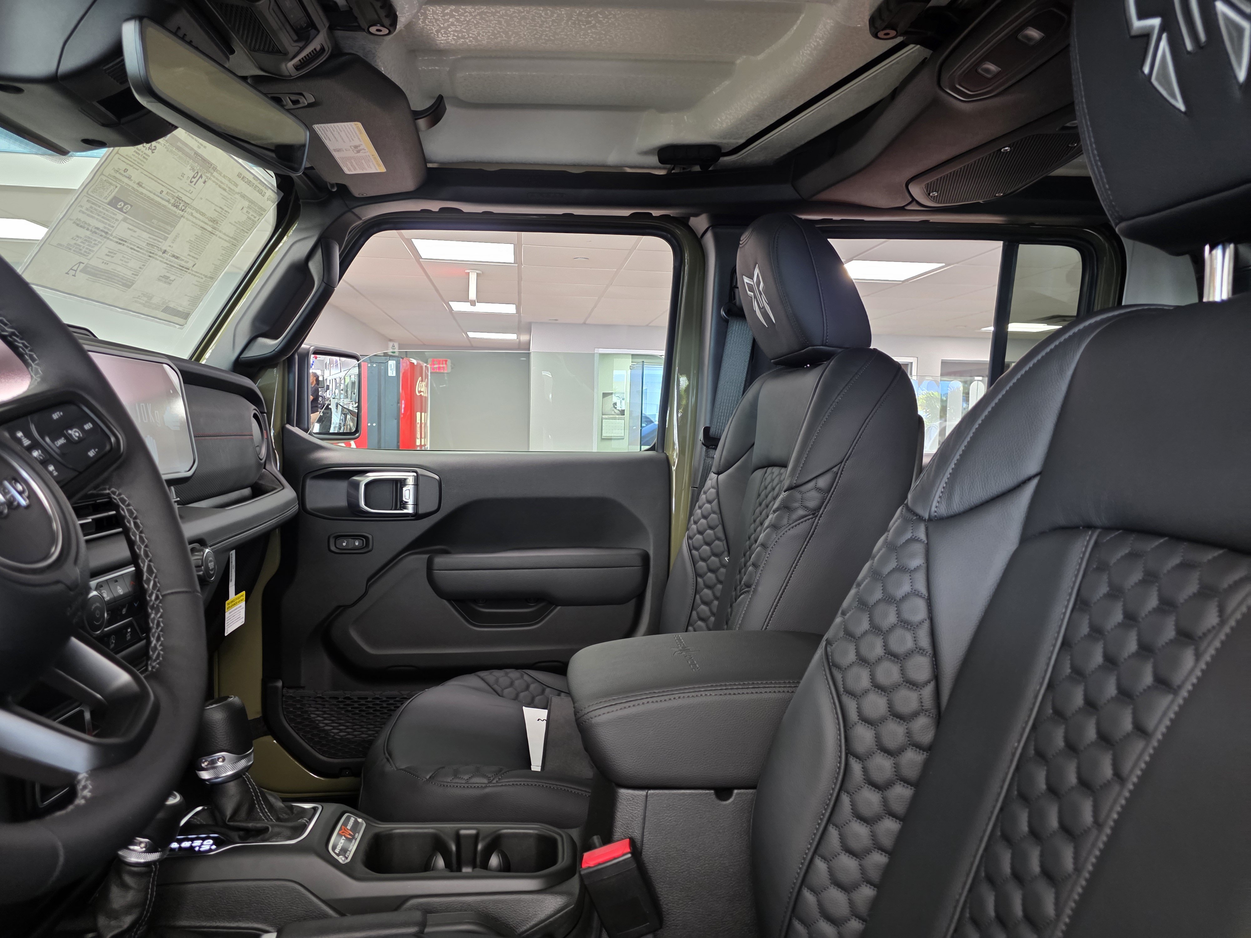 New 2026 Jeep Gladiator Rubicon w/ Technology Group AWD/4WD image 8