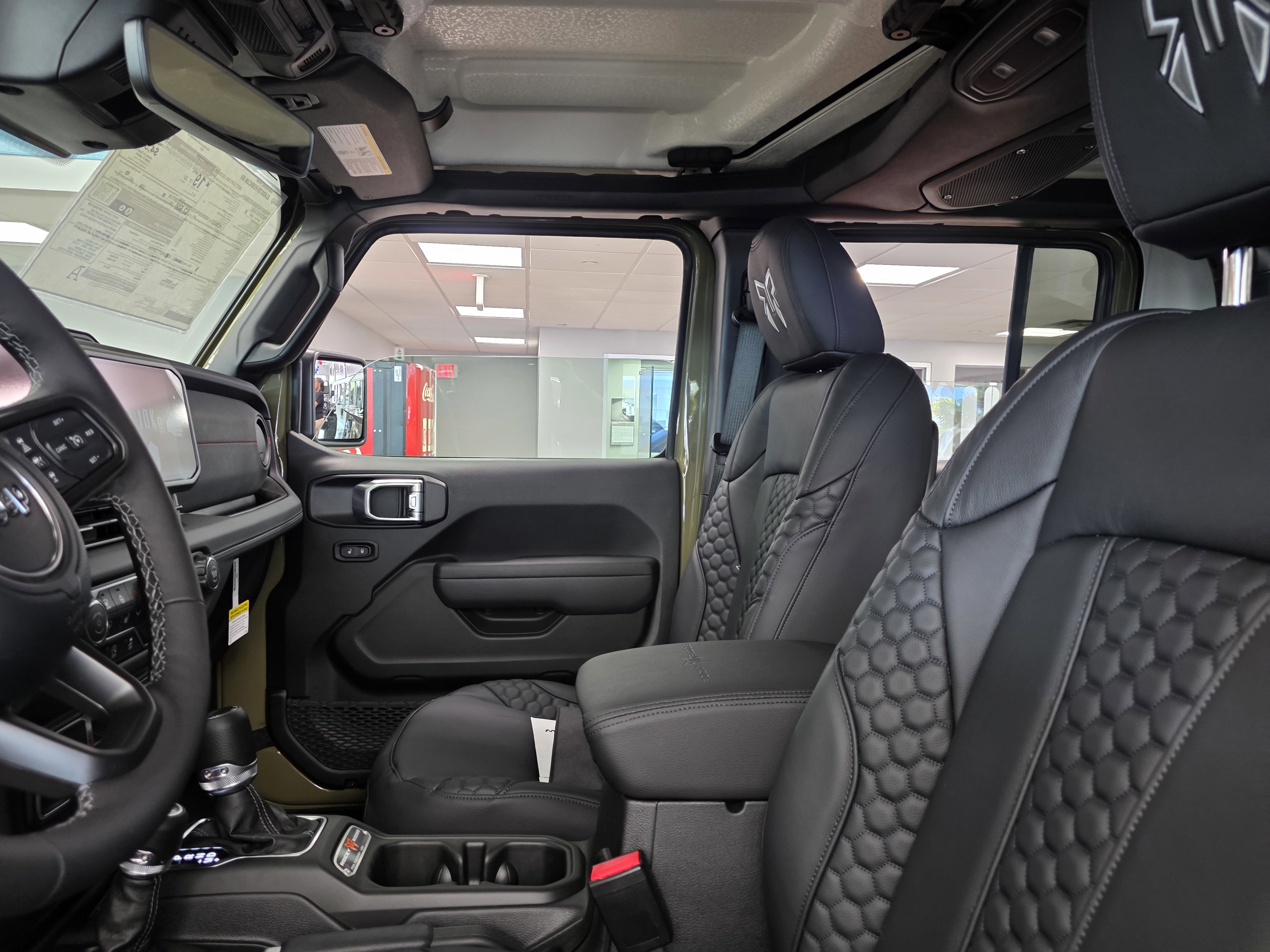 New 2026 Jeep Gladiator Rubicon w/ Technology Group AWD/4WD image 8