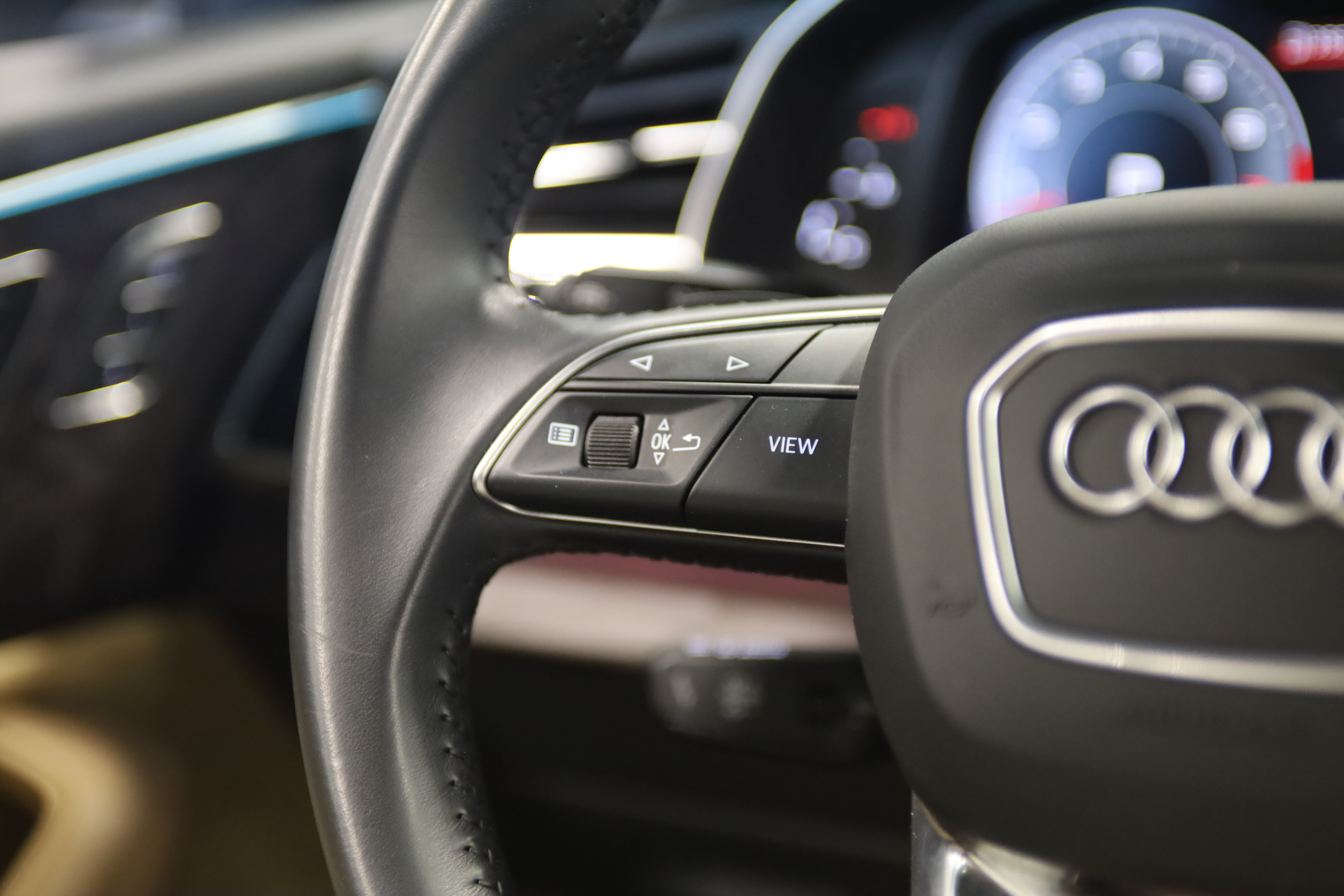 Used 2019 Audi Q8 Prestige AWD/4WD image 25