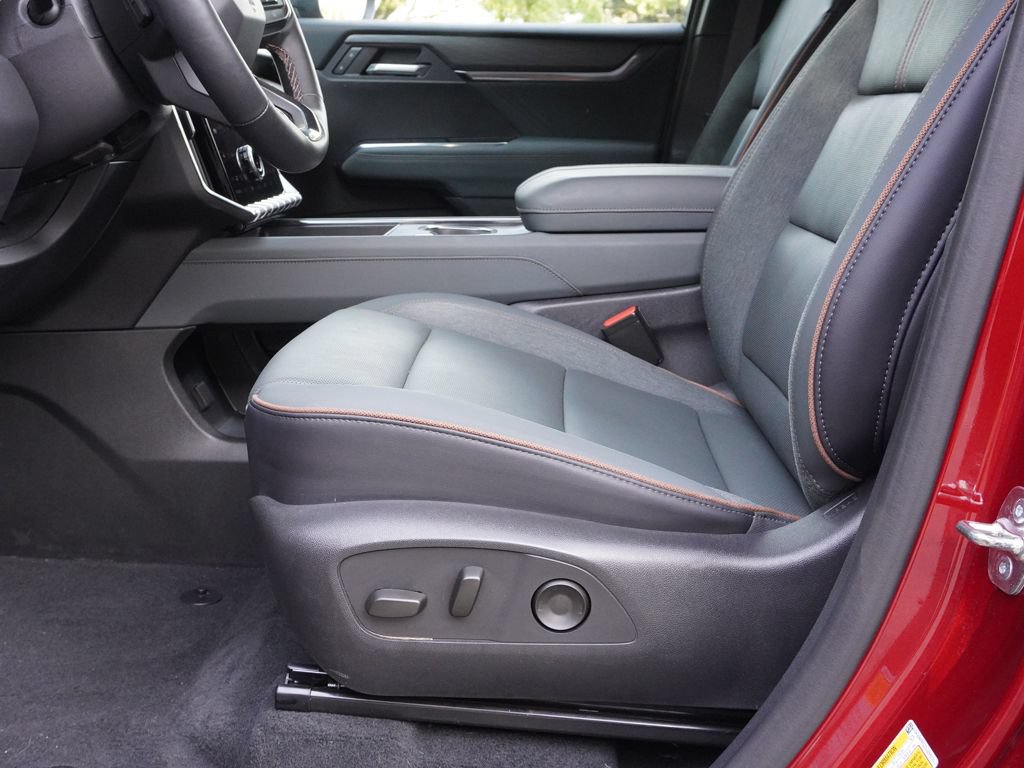 Used 2025 GMC Acadia AT4 w/ Luxury Package AWD/4WD image 34