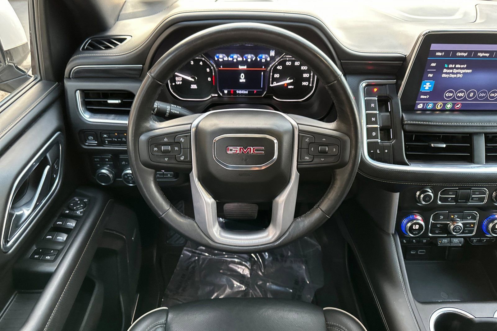 Used 2021 GMC Yukon XL SLT w/ SLT Luxury Package image 15