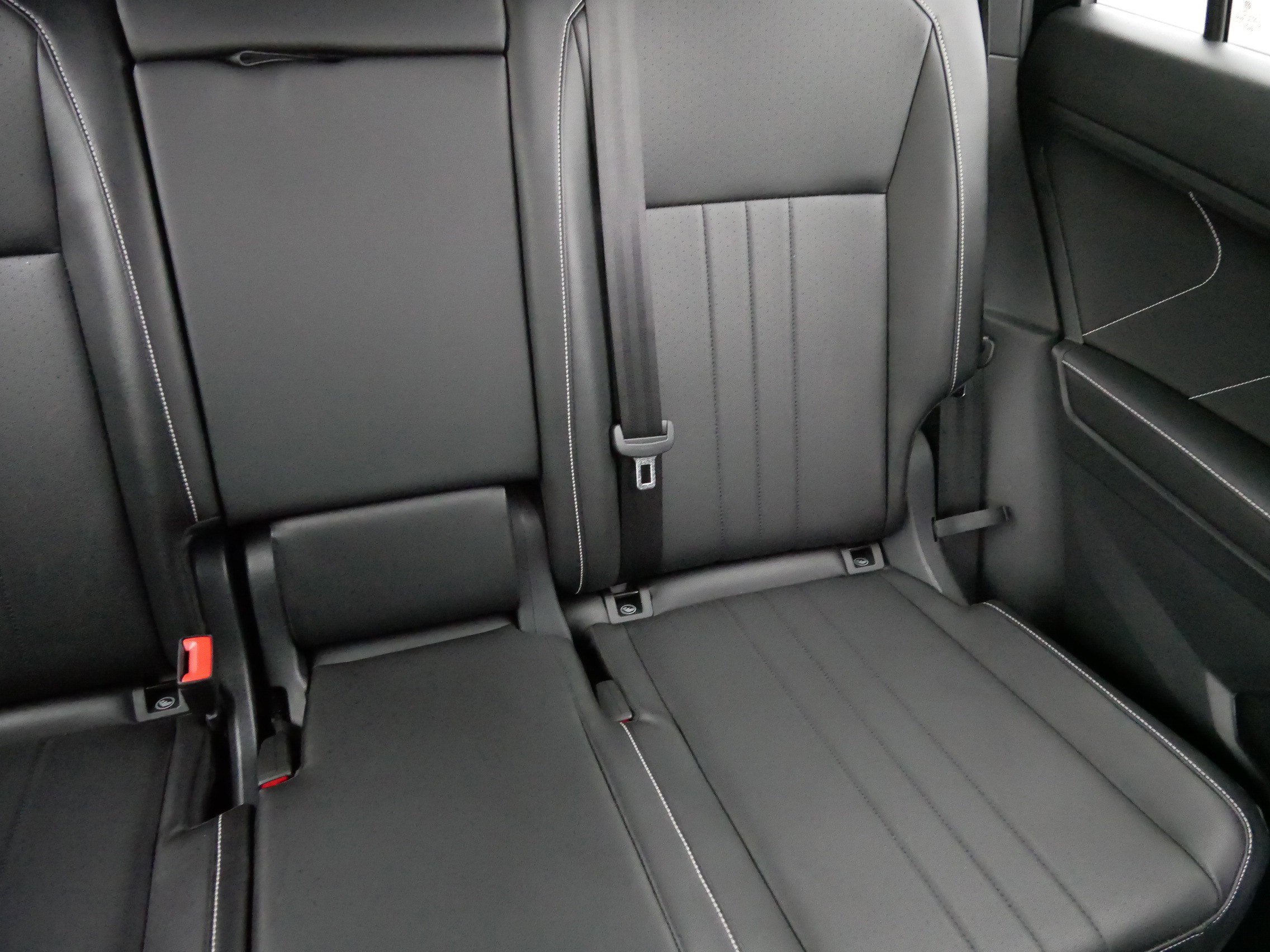 Certified 2024 Volkswagen Tiguan SE R-Line image 14