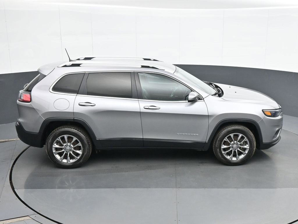 Used 2019 Jeep Cherokee Latitude Plus w/ Cold Weather Group AWD/4WD image 22