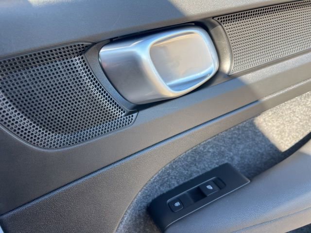 New 2025 Volvo XC40 B5 Core w/ Protection Package Premier image 29