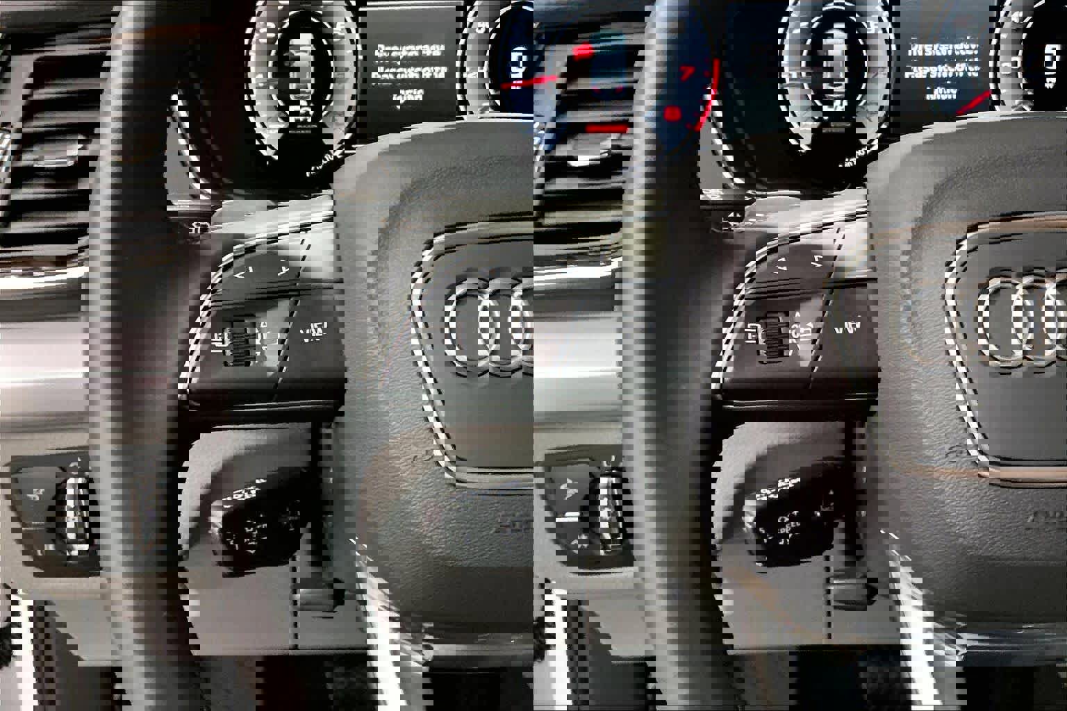 Certified 2025 Audi Q5 2.0T Premium w/ Convenience Plus Package image 21