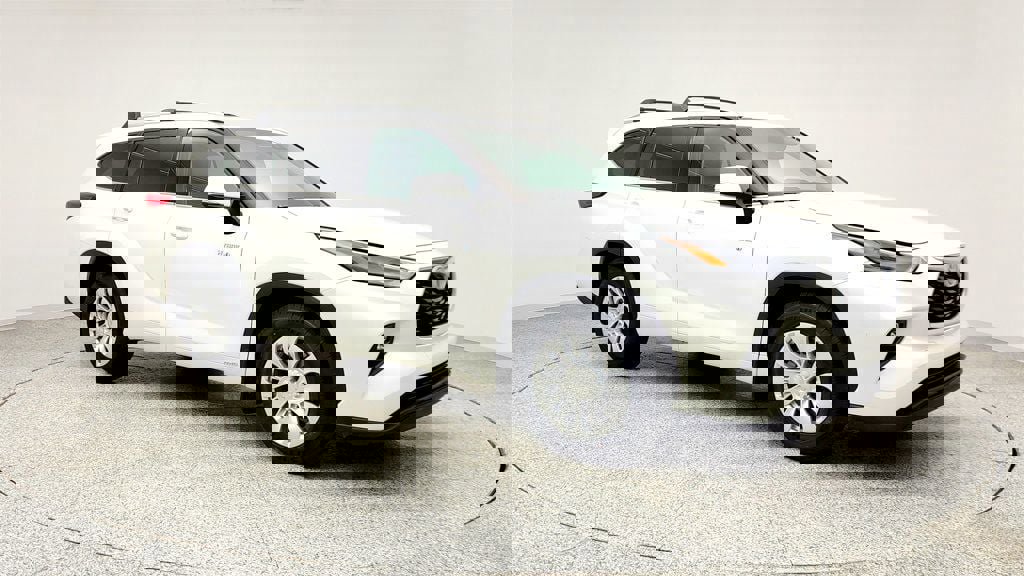 Used 2021 Toyota Highlander XLE image 3