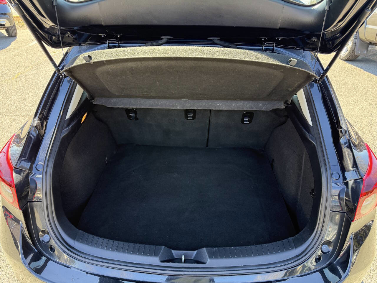 Used 2017 MAZDA MAZDA3 Sport image 12