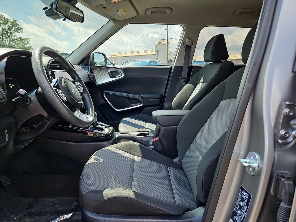 Used 2023 Kia Soul S FWD image 14