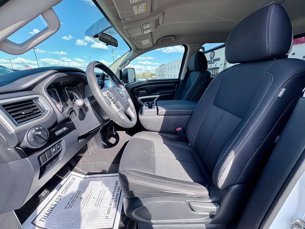 Used 2018 Nissan Titan SV AWD/4WD image 11