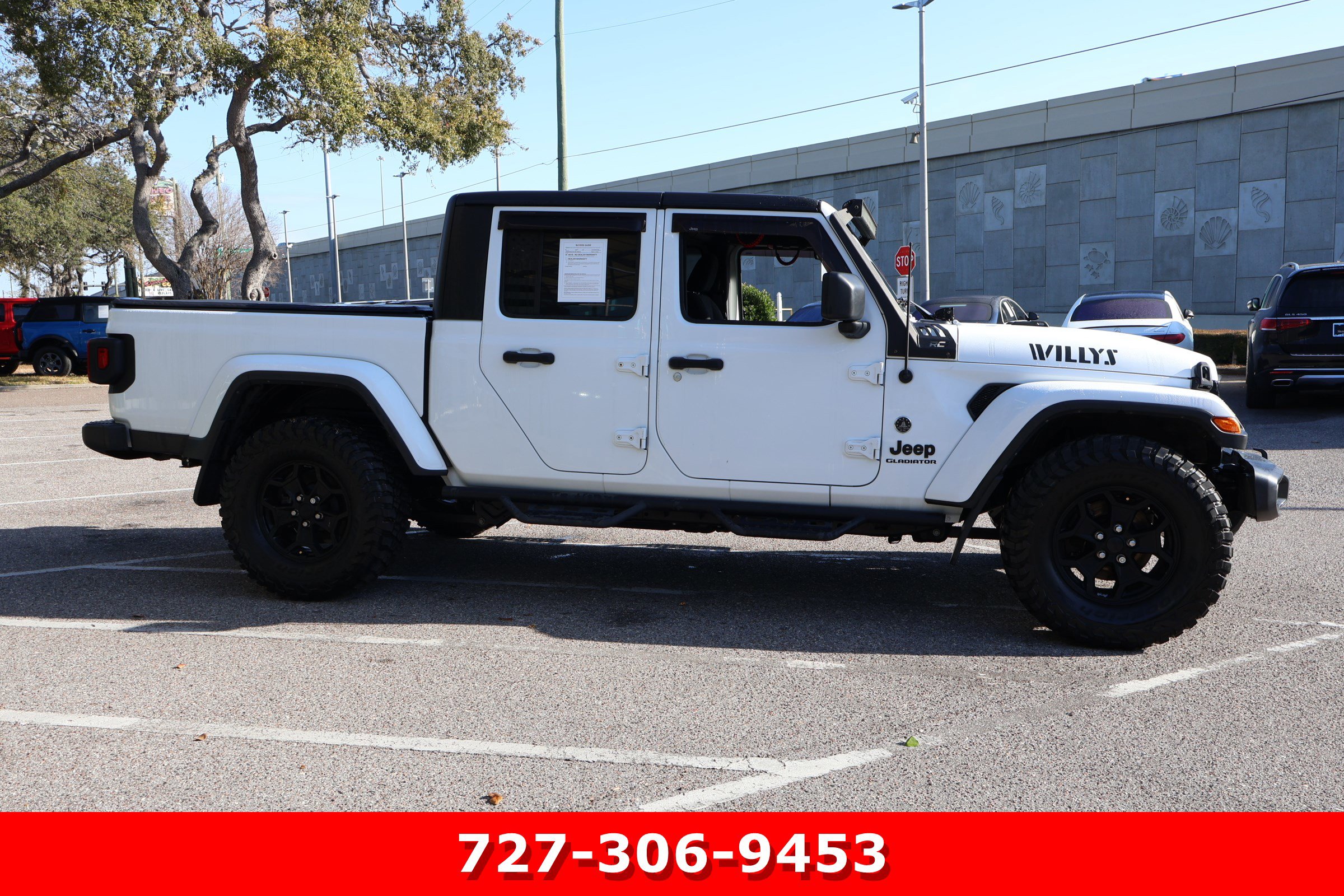 Used 2021 Jeep Gladiator Willys image 9