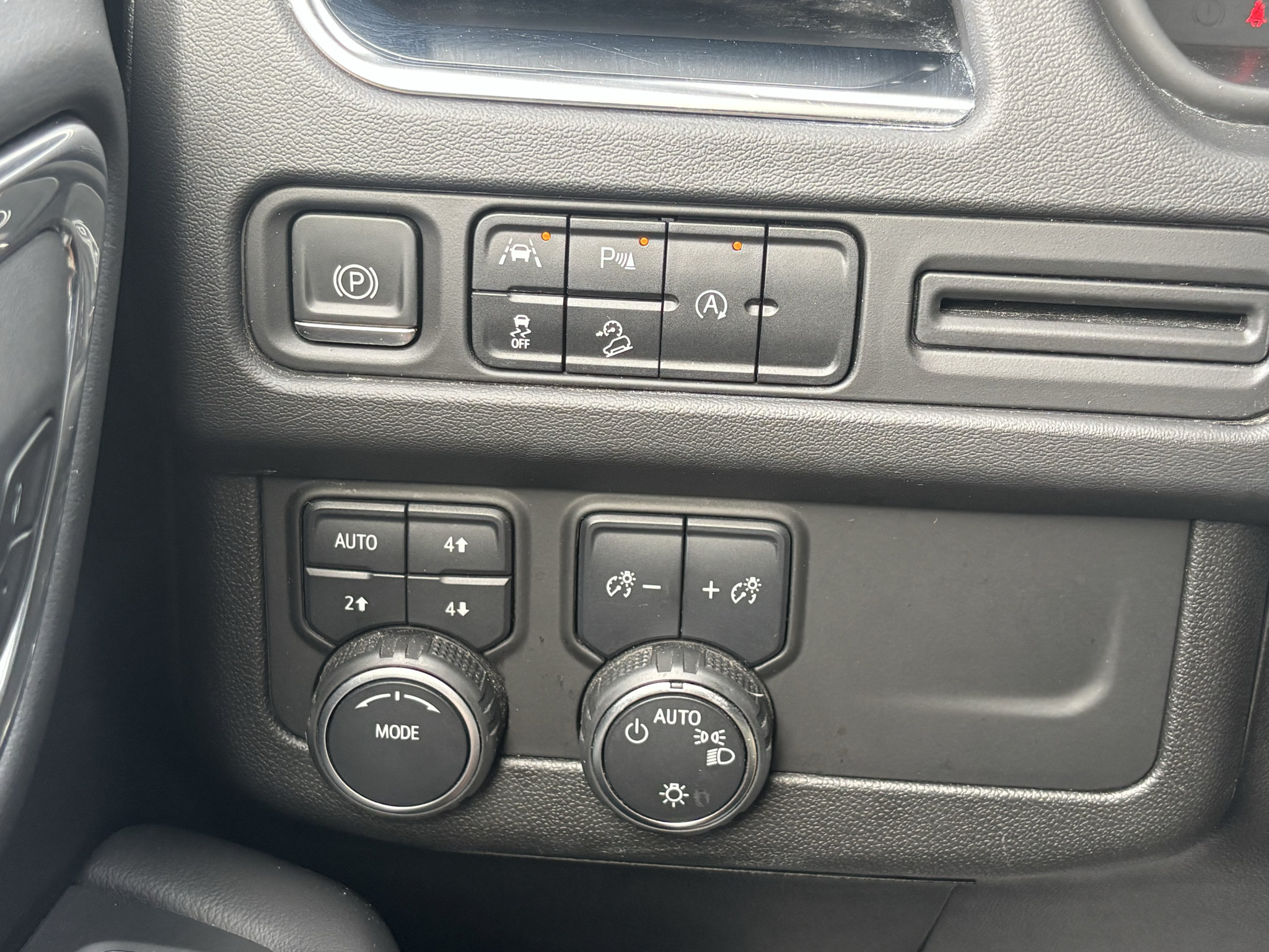 Used 2023 Chevrolet Suburban Premier AWD/4WD image 15