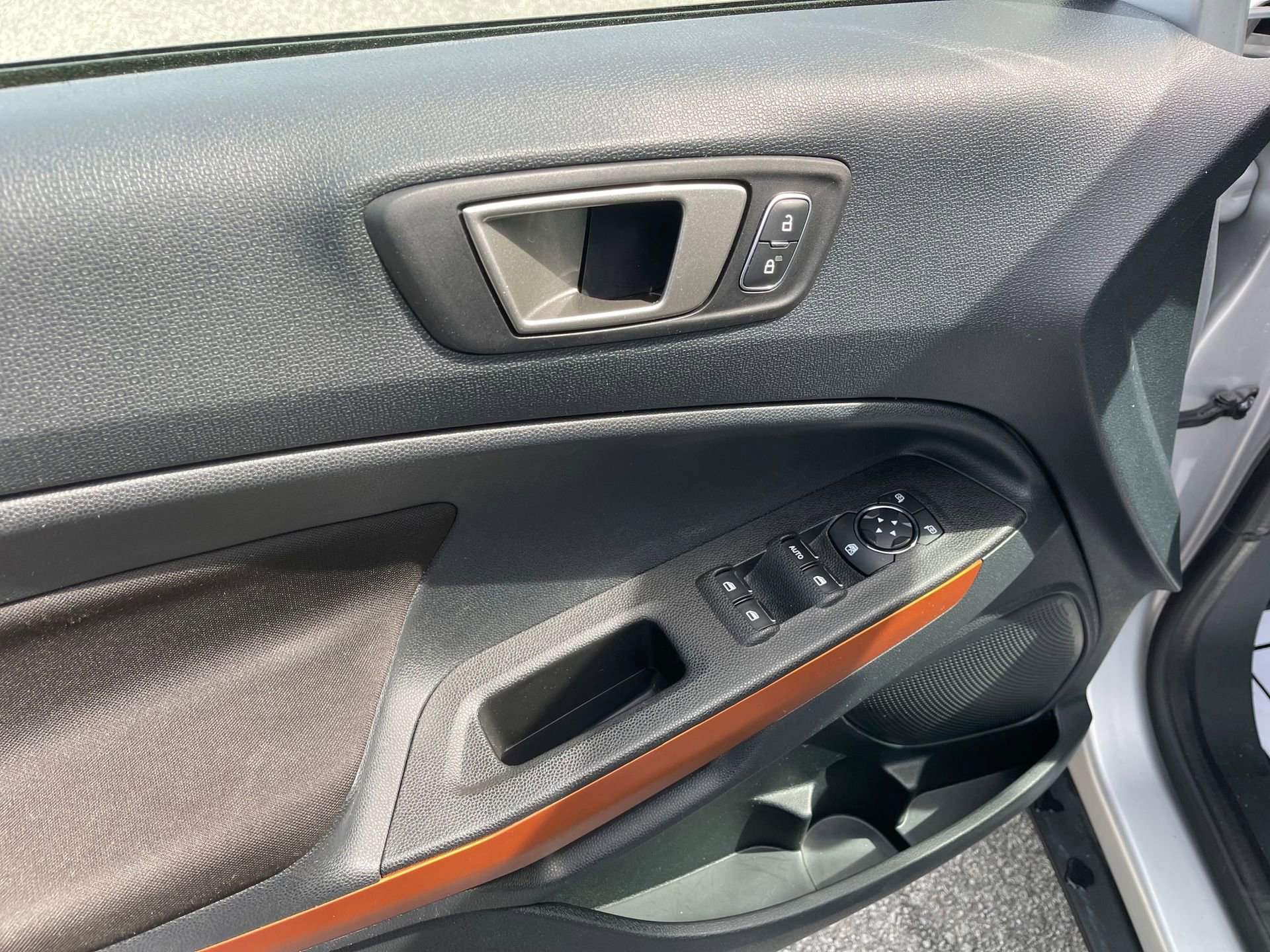 Used 2021 Ford EcoSport SE w/ SE Convenience Package image 12