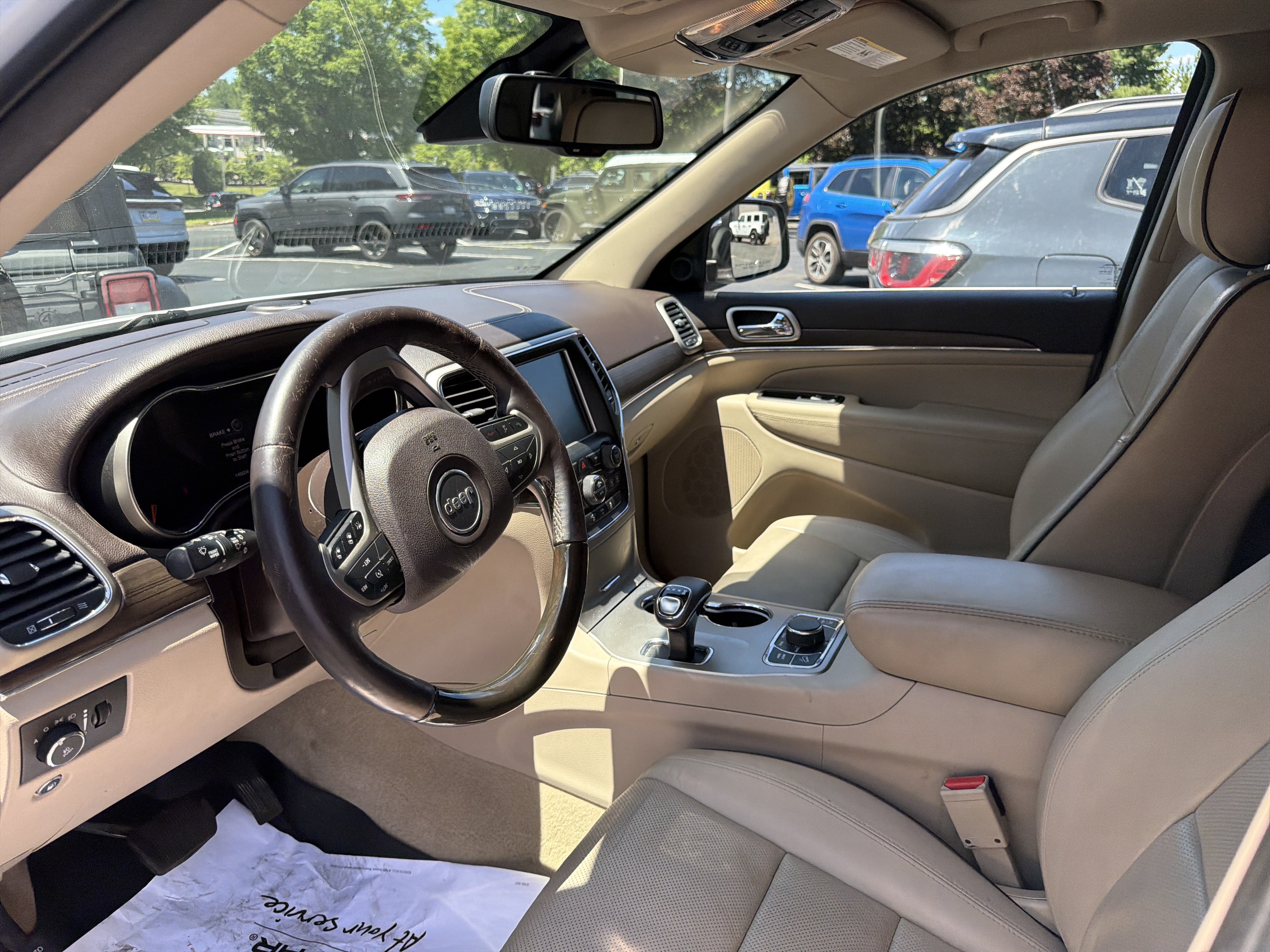 Used 2015 Jeep Grand Cherokee Overland w/ Advanced Technology Group AWD/4WD image 17