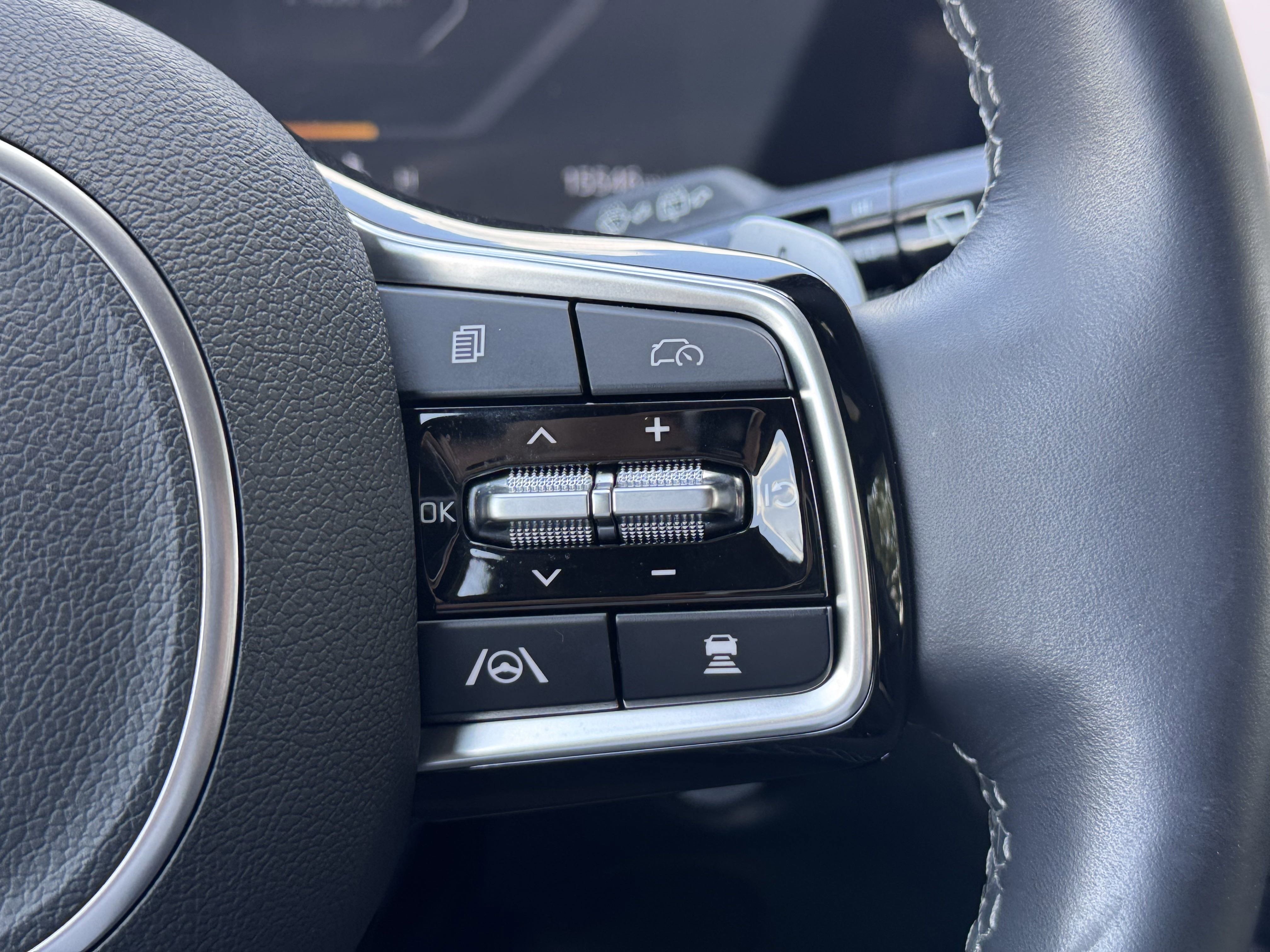 Certified 2024 Kia Sorento SX Prestige image 31