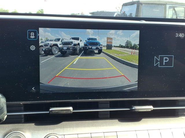 Used 2025 Hyundai Kona SEL FWD image 9