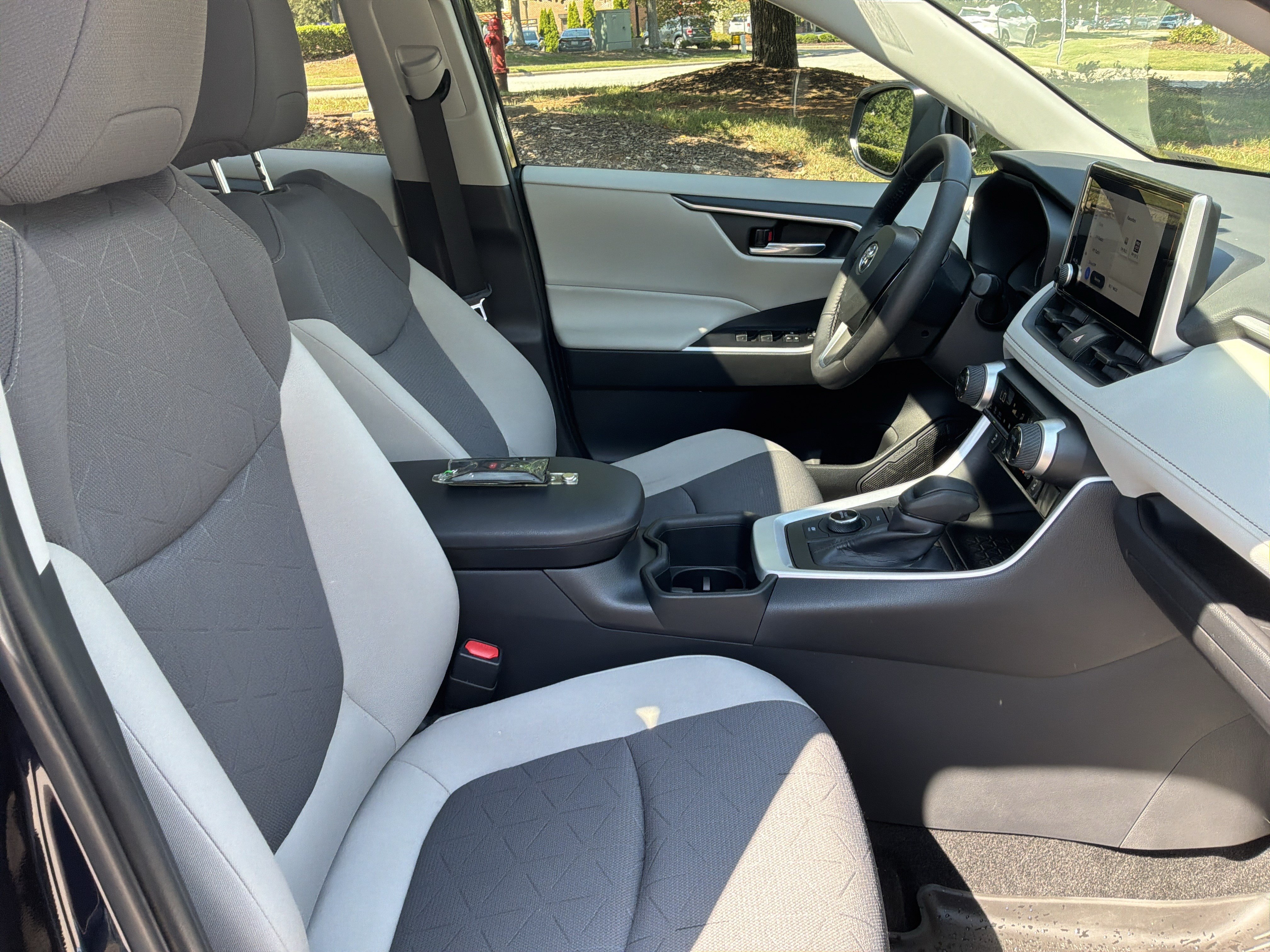 Used 2024 Toyota RAV4 XLE w/ Convenience Package AWD/4WD image 33