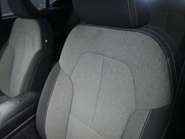Used 2024 Volvo XC40 B5 Core image 17