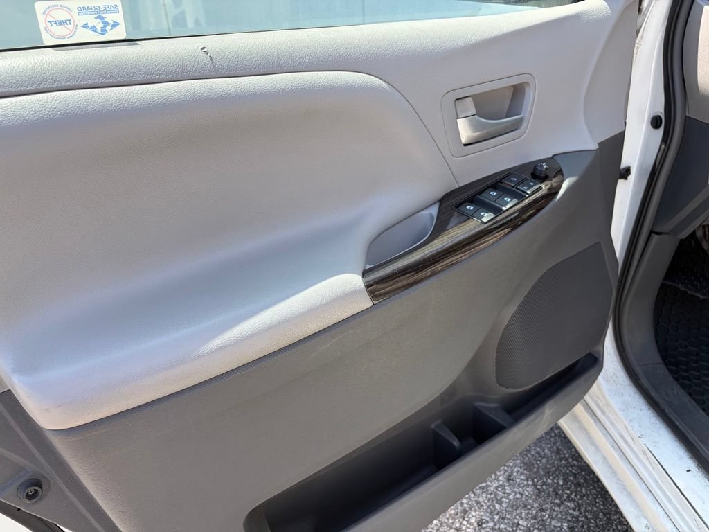 Used 2015 Toyota Sienna XLE w/ XLE Navigation Package FWD image 13